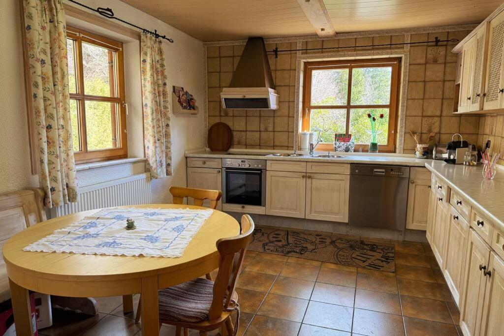 Romantisches Alpenchalet - Mit Sauna Und Kamin - Ruhig Und Zentral Bad Tölz Eksteriør billede